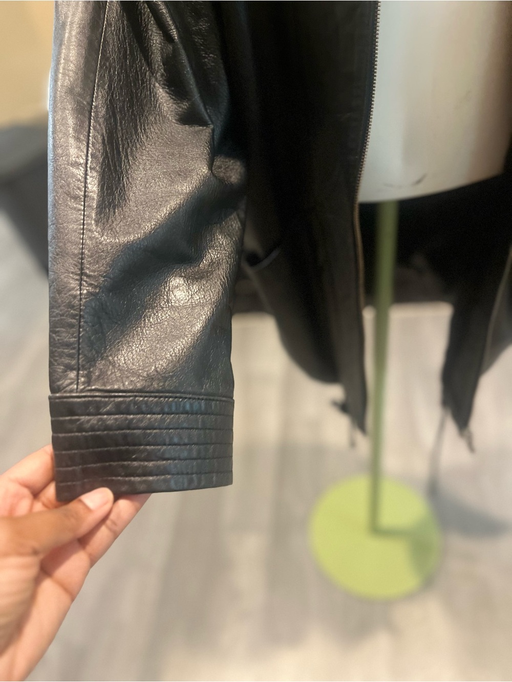 Black Leather Minimalist Grunge Vintage Zip-Front Jacket with Quilted Collar - Picture 5 of 10